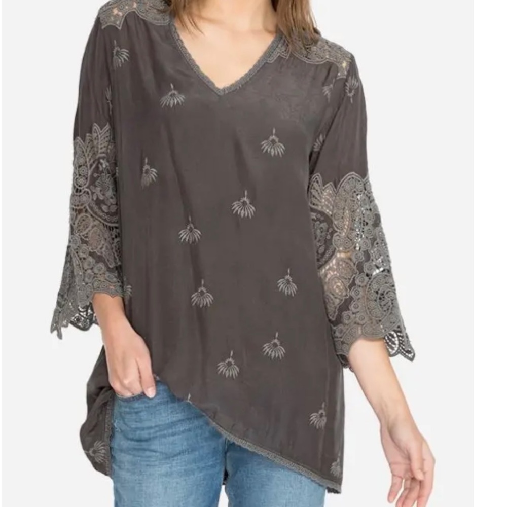 Johnny Was Grey Embroidered Floral V-Neck Tunic Blouse Top, XS